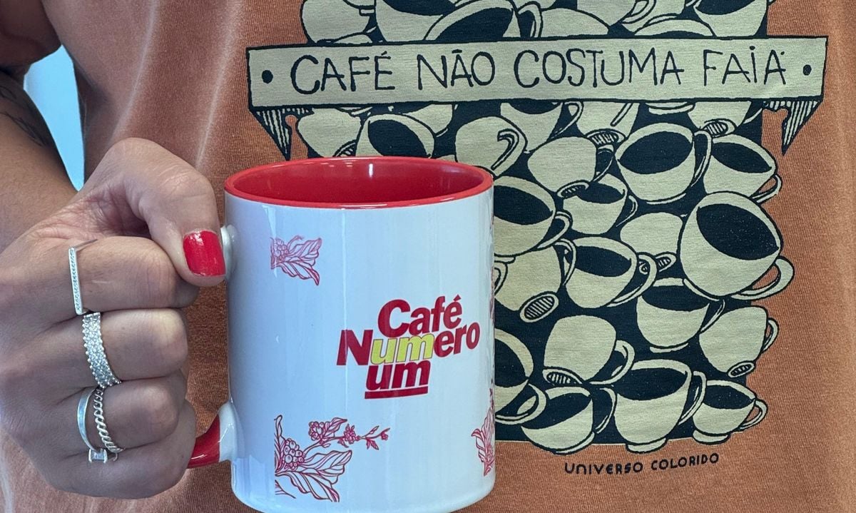 Café Numero Um e a marca Universo Colorido se uniram para criar coleção de peças como peças como t-shirts, necessárie, postais entre outras