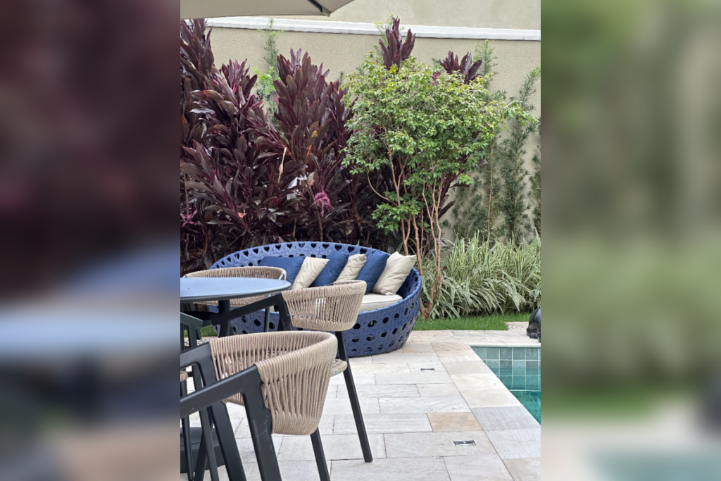Pátios, varandas e jardins de inverno mostram como é possível integrar ambientes internos e externos de forma fluida (Projeto: Meneghisso & Pasquotto Arquitetura | Imagem: Divulgação)