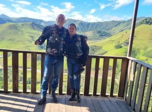 Nas redes sociais, Flávio e Márcia registravam as viagens que faziam de moto