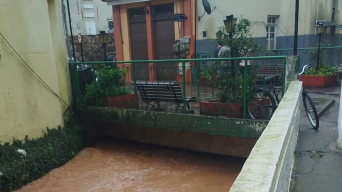 Rio subindo no Centro de Santa Teresa por Márcio Araújo