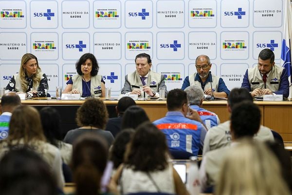 Ethel Maciel e ministra da Saúde, Nísia Trindade, participam de anúncio da instalação do Centro de Operações de Emergência (COE) para Dengue e outras Arboviroses