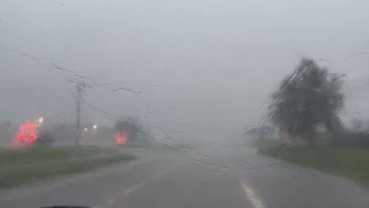 Registro feito durante o temporal que atingiu Linhares na quinta-feira (9)