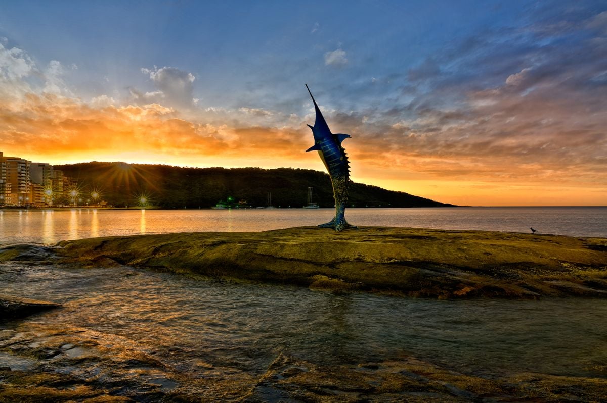 Monumento ao Marlim-Azul na Praia do Morro, em Guarapari