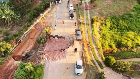 A Gazeta | Cratera interdita parcialmente rodovia em Iúna; veja situação de  estradas no ES