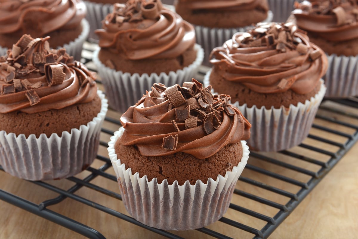 Cupcake de chocolate (Imagem: ABBYDOG | Shutterstock)