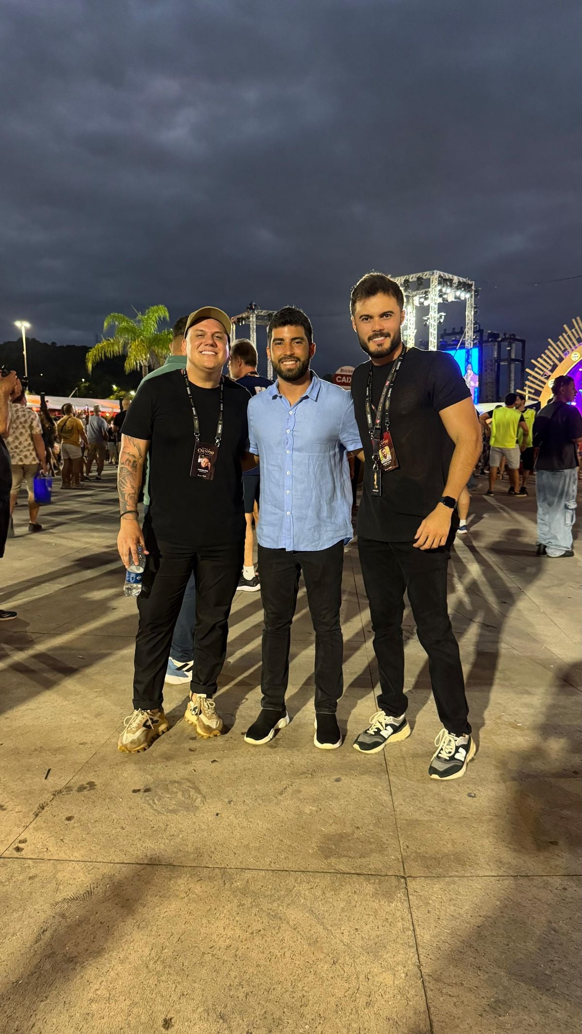 Aylton Dadalto entre os produtores Maicon Rive e André Vale 