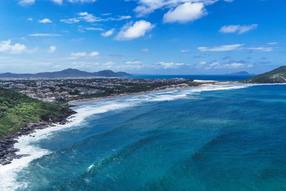 Florianópolis tem paisagens exuberantes e oferece uma rica variedade de experiências (Imagem: gustavo.gomes | Shutterstock)