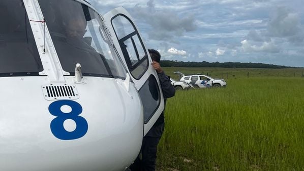 Troca de tiros aconteceu na localidade de Povoação e chamou a atenção dos moradores; criminosos conseguiram fugir por uma região de mata