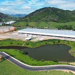 Pelas contas do Sincades, entidade que representa as empresas do setor no Estado, são 3,6 milhões de m² de galpões logísticos de pé em território capixaba