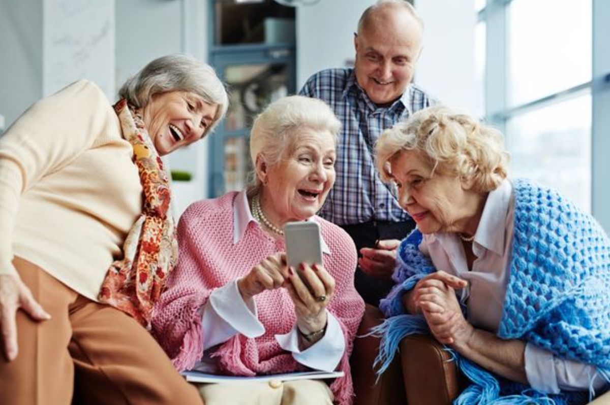 Idosos inexperientes na internet se tornam foco dos golpistas.