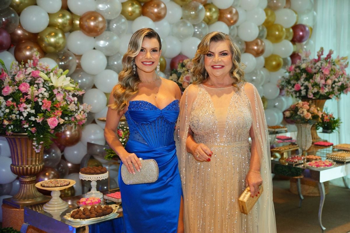 Thays e Ivete do Espírito Santo durante o jantar de comemoração dos 25 anos do Miss ES Mirim, no Sheraton Vitória