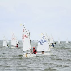 Competição acontece na Baía de Vitória com provas nas categorias Optimist Estreante, Optimist Veterano, Laser (ILCA 4), Dingue, Snipe, Windsurf Start e Windsurf Open