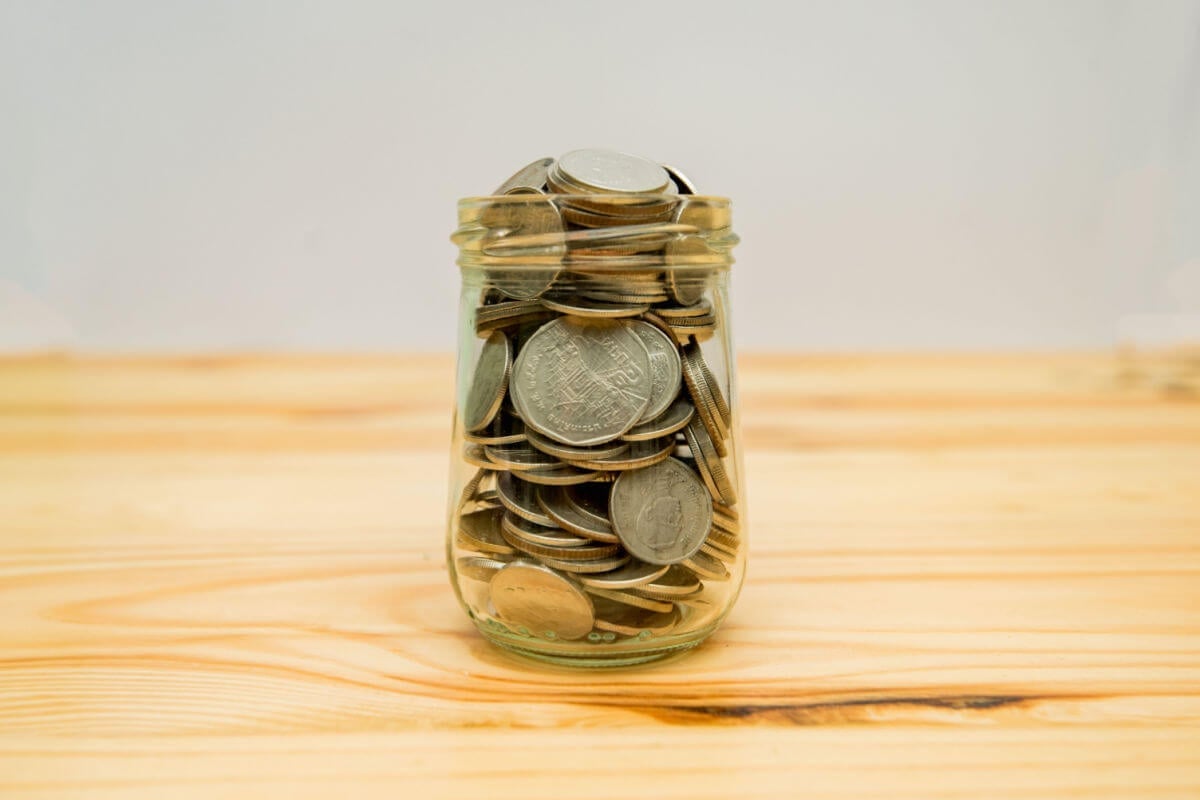Simpatia pode ser feita para atrair dinheiro (Imagem: SunyawitPhoto | Shutterstock)