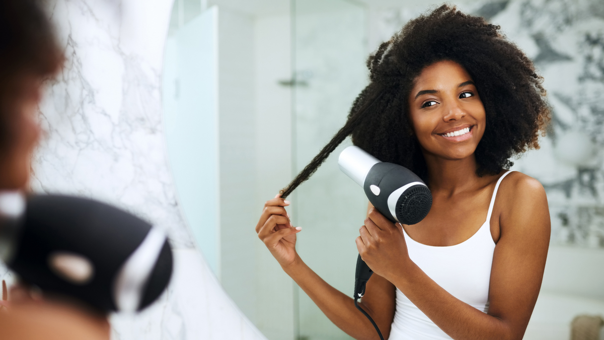Evite usar jato quente no cabelo crespo