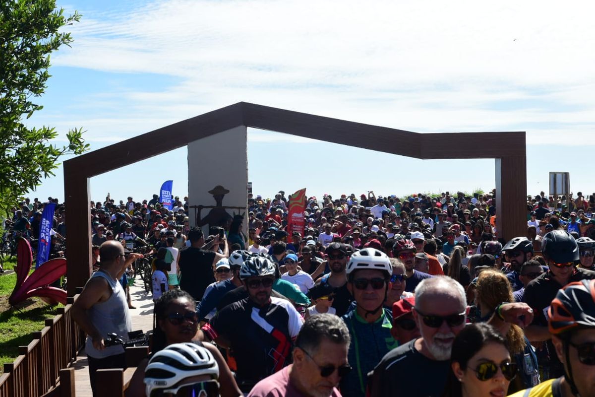 Para marcar a inauguração, houve um passeio ciclístico por Ricardo Medeiros 