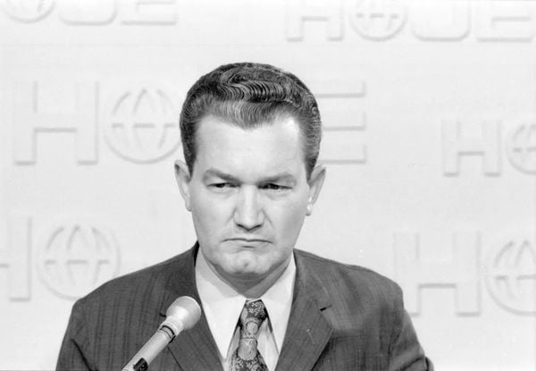 Léo Batista, apresentador da TV Globo, morre aos 92 anos