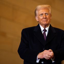 Trump enviou carta a Lula, nesta quarta-feira (9), comunicando da decisão. Setores como petróleo, aço, rochas ornamentais e café são gravementes afetados