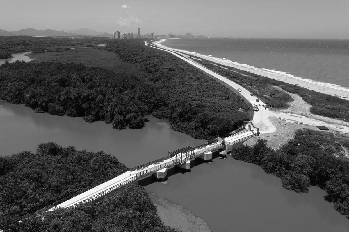 Imagens de drone da orla da Barra do Jucu e Ponte da Madalena em Vila Velha