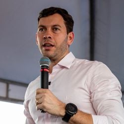A coluna analisa o timing que o prefeito de Vila Velha tem para agir e conta o que descobriu sobre as circunstâncias do encontro entre ele e o presidente nacional do PSD, Gilberto Kassab