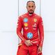 Imagem - Hamilton aparece em primeira foto com macacão da Ferrari e retoma parceria com ex-treinadora