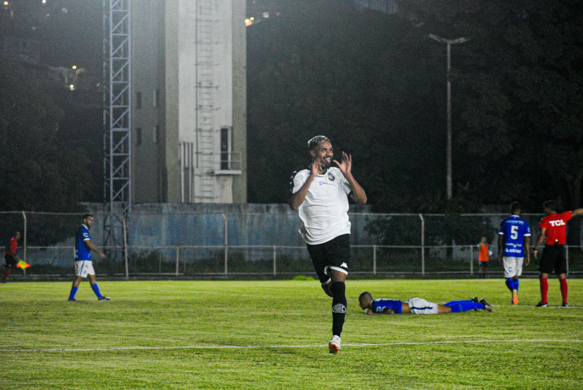 Vitória e Rio Branco se enfrentaram pela Copa Verde no Salvador Costa por Igor Dadalto/ Núcleo Desporte