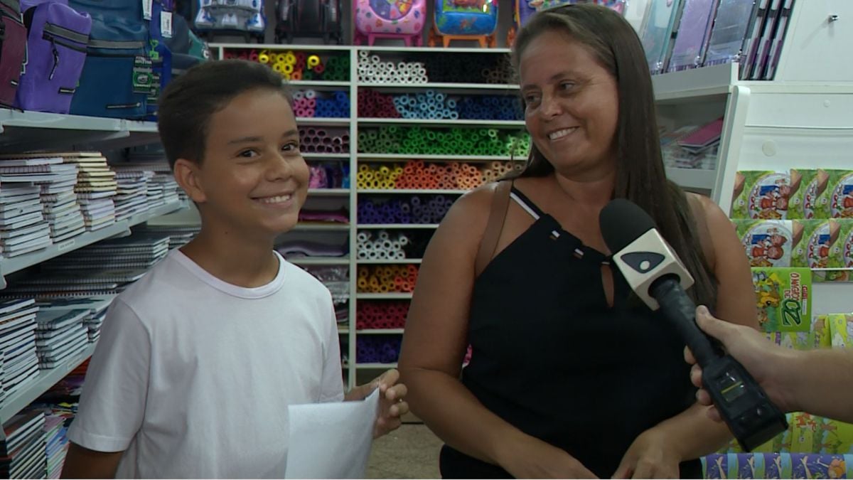 Na hora de comprar materiais escolares, pais tentam entrar em acordo com filhos sobre os produtos