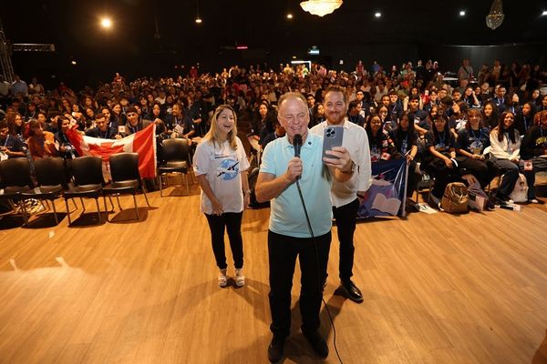 Cerimônia de recepção dos estudantes e familiares contou com presença do governador