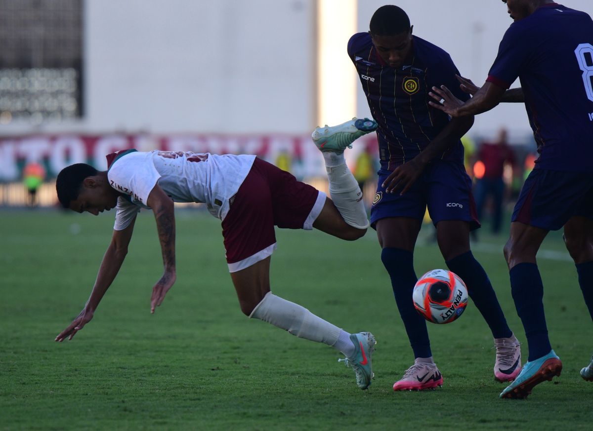 Madureira e Bangu empataram sem gols no Kleber Andrade pelo Campeonato Carioca por Carlos Alberto Silva