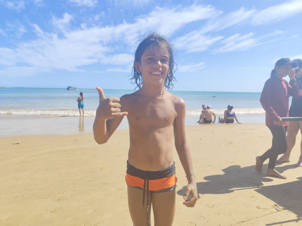 Francisco, de 10 anos, ficou à deriva no mar de Anchieta, Espírito Santo, após corda de bolha de plástico se soltar 