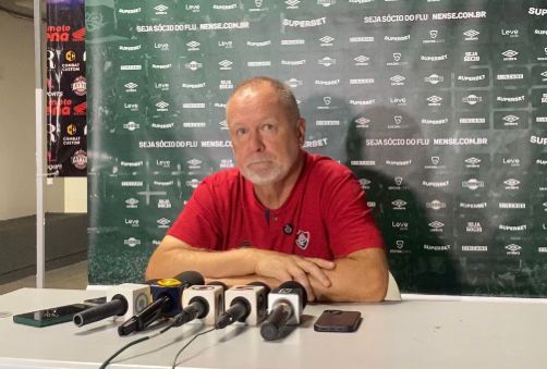 Mano Menezes em entrevista coletiva pós-jogo