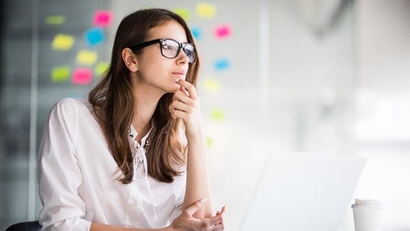Oferecer serviços na casa do cliente é uma maneira de amenizar os custos, como ocorre com quem trabalha com churrasco, depilação, manicure, corte de cabelo, entre outras atividades