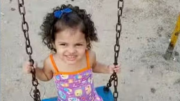 Mirella, de 2 anos, foi atingida por bala perdida no Rio de Janeiro