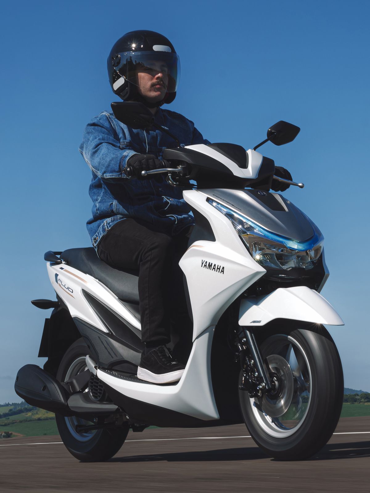Yamaha Fluo ABS Hybrid Connected