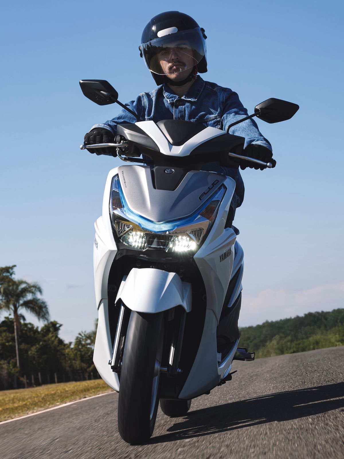 Yamaha Fluo ABS Hybrid Connected