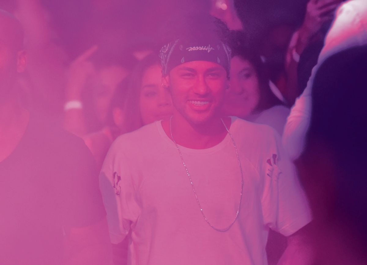 Neymar marcou presença no show do Cantor Thiaguinho, realizado no Álvares Cabral, em junho de 2017 por Vitor Jubini