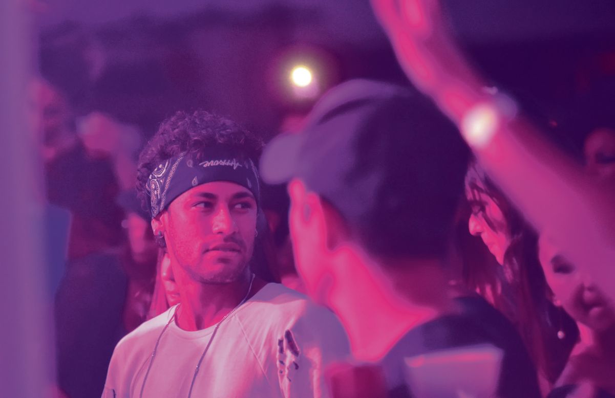Neymar marcou presença no show do Cantor Thiaguinho, realizado no Álvares Cabral, em junho de 2017 por Vitor Jubini