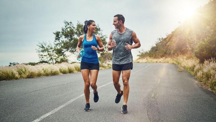 Algumas atividades físicas ajudam a melhorar a performance na corrida (Imagem: PeopleImages.com - Yu | Shutterstock)