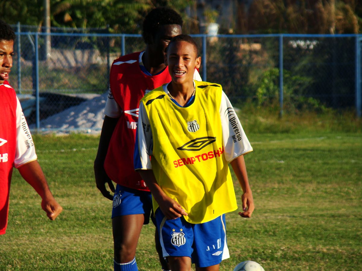 Em 2008, Santos de Neymar esteve no Espírito Santo e enfrentou times como Cruzeiro e Desportiva por Thierry Gozzer