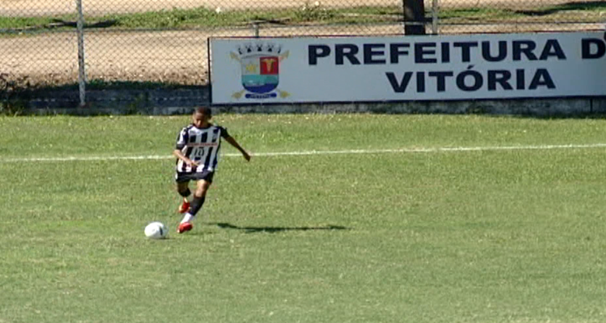 Neymar marcou de falta e Santos venceu a Desportiva em Vitória por Nestor Muller