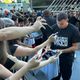 Imagem - Com camisa dedicada ao ES, Vasco chega em Vitória com festa da torcida