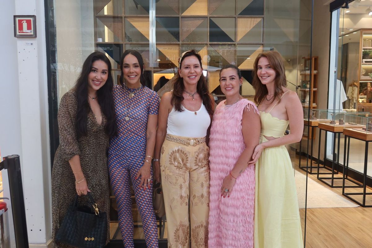 Carol Brezinski, Carolina Neves, Heliene Del Esposti, Nathalia Brezinski, Andrea Paola Covre