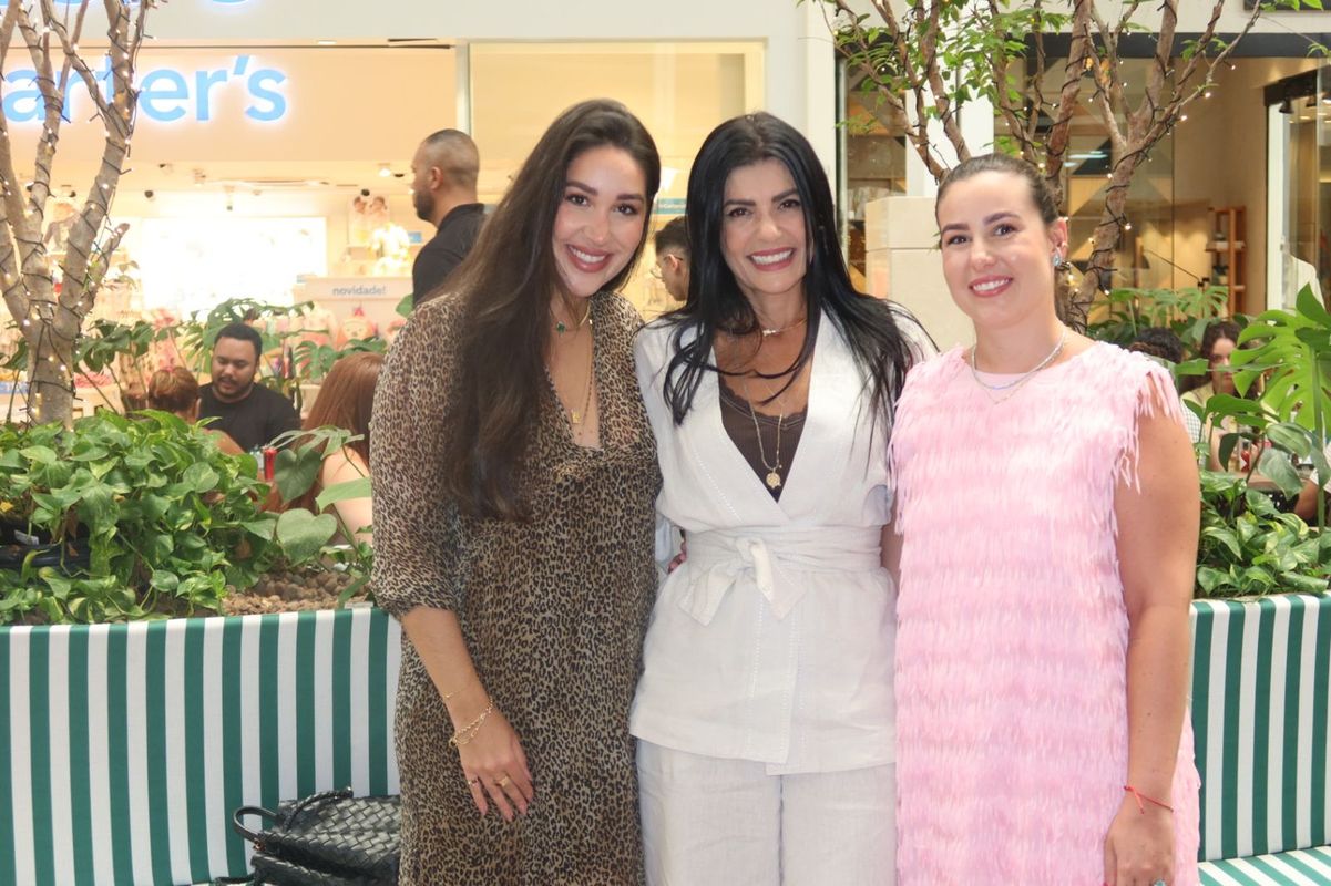 Carol e Nathalia Brezinski entre Ana Paula Pires