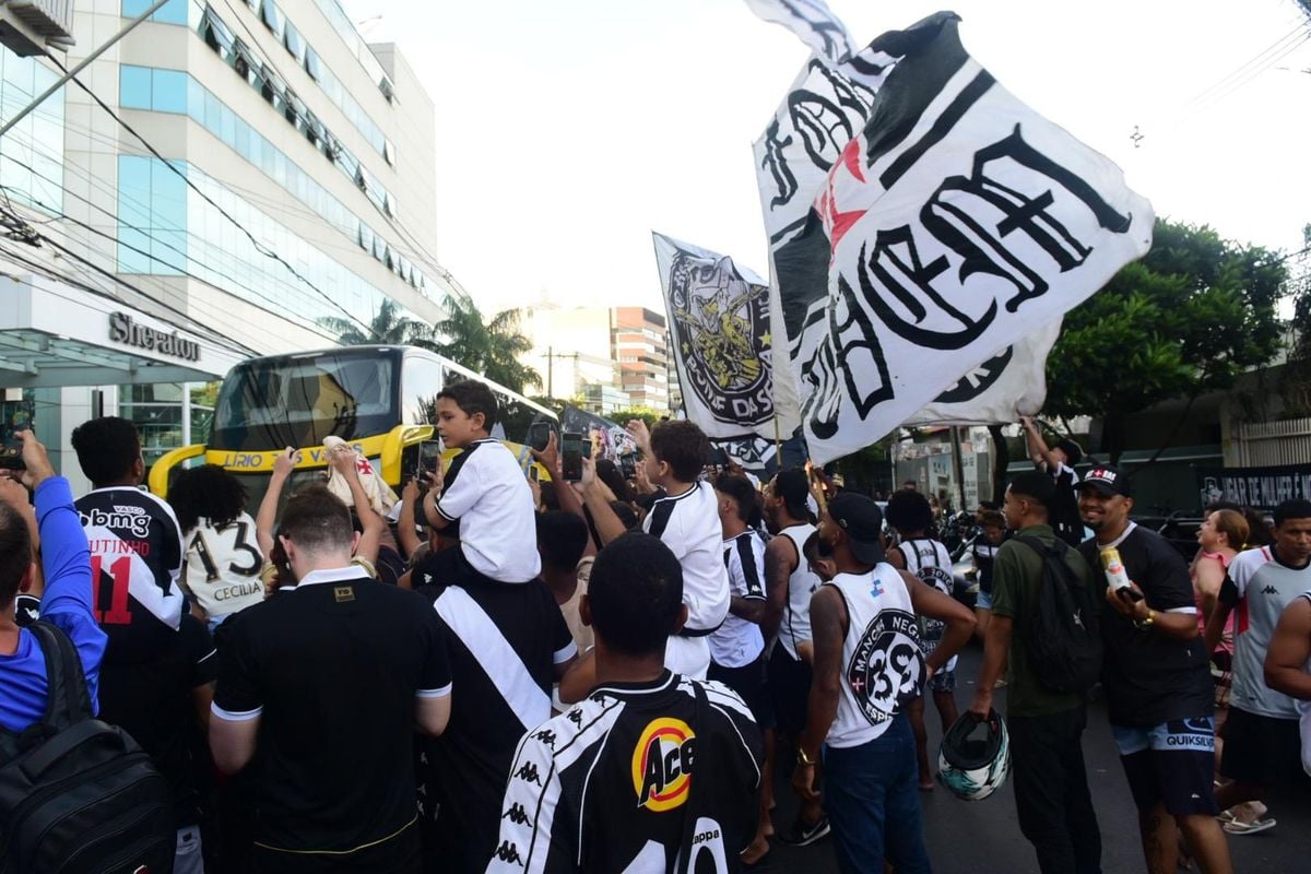 Vasco chega em Vitória 