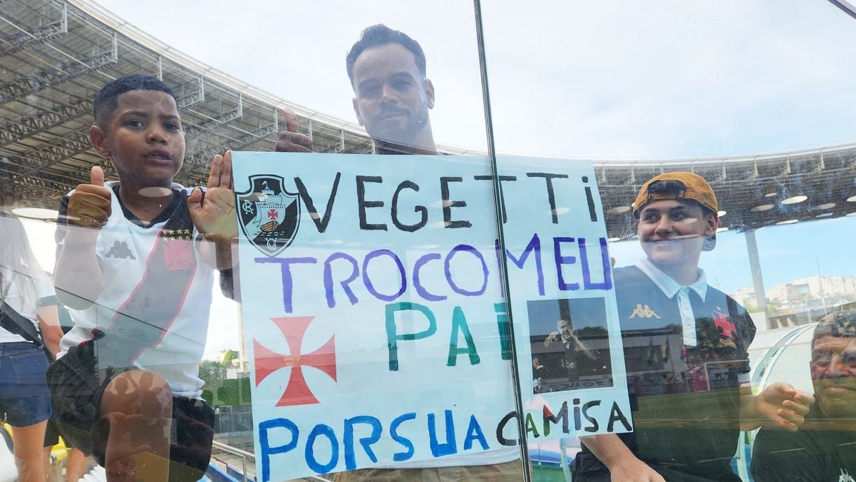 A torcida vascaína fez a festa antes da bola rolar no kleber Andrade por Ricardo Medeiros