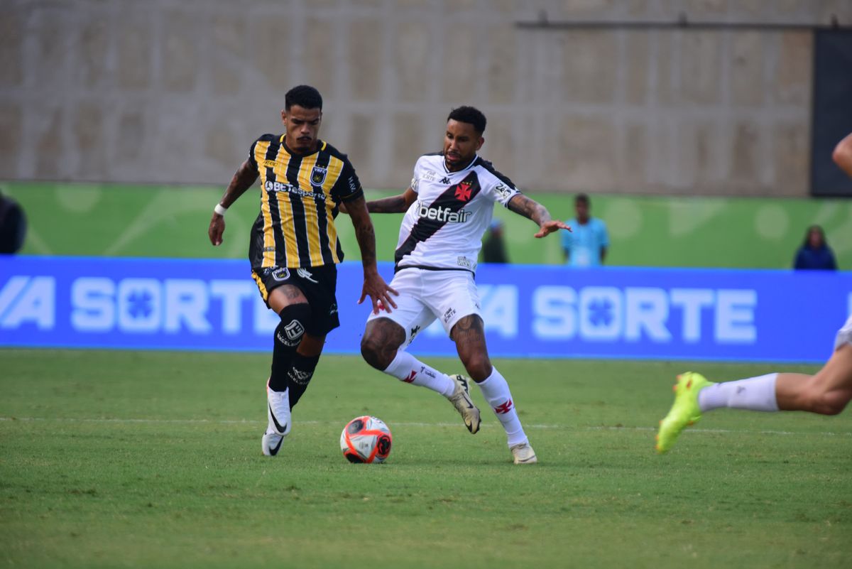 O primeiro tempo da partida entre Vasco x Volta Redonda terminou sem gols no Kleber Andrade por Ricardo Medeiros
