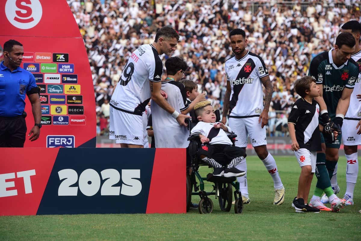 O primeiro tempo da partida entre Vasco x Volta Redonda terminou sem gols no Kleber Andrade por Ricardo Medeiros