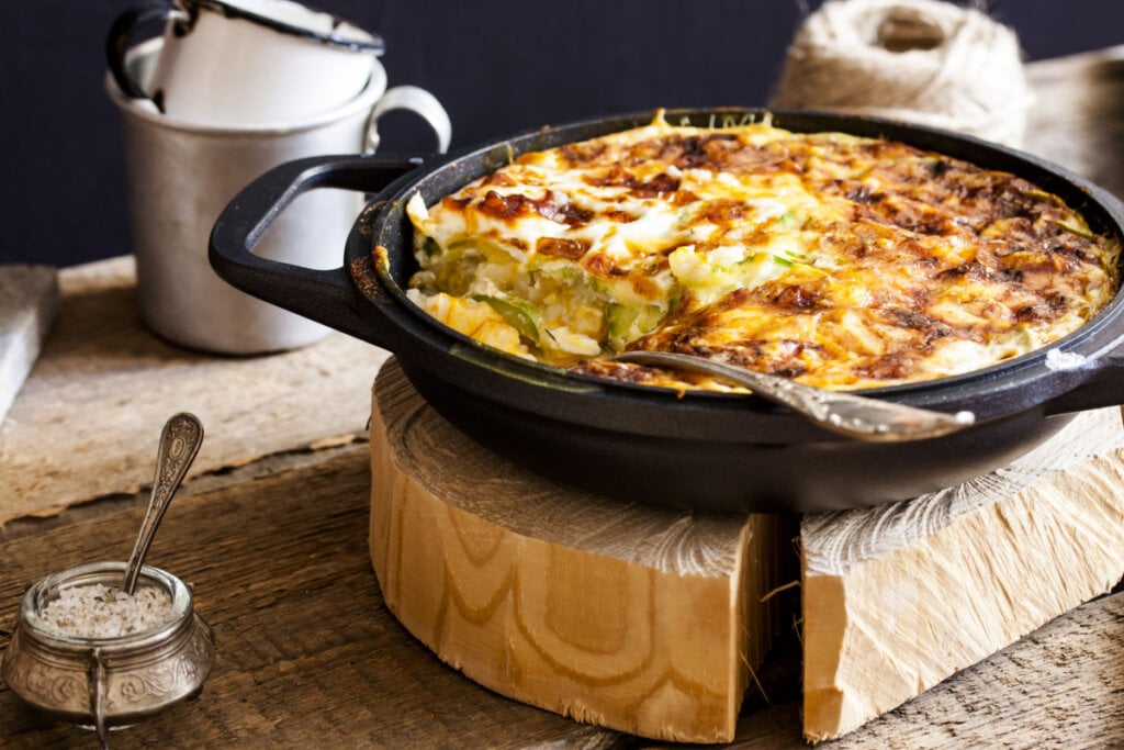 Arroz gratinado com abobrinha (Imagem: Fizkes | Shutterstock)