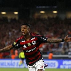 No dia seguinte à confirmação do título do Brasileirão, atacante sofre derrota na Justiça