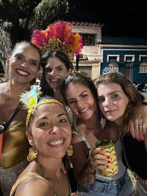 Bruna Medeiros, Camila Resende, Kamila Zamprogno, Camila Pitanga Salim e Juliana Tonani