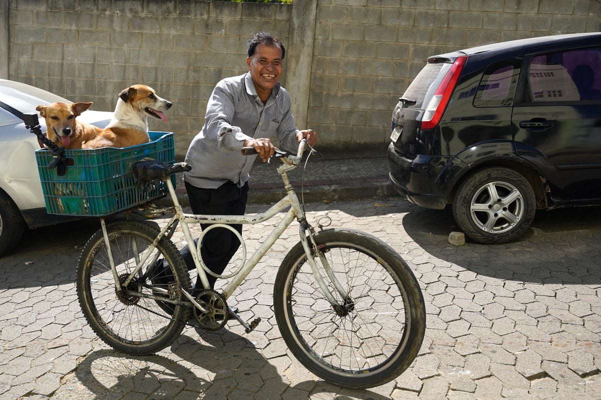 Wi-fi e Instagram são os nomes dos cachorros do Edison Almeida, conhecido como Edinho